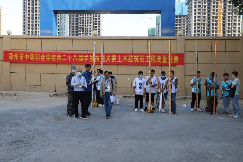 工程測量項目參賽選手準備中.JPG