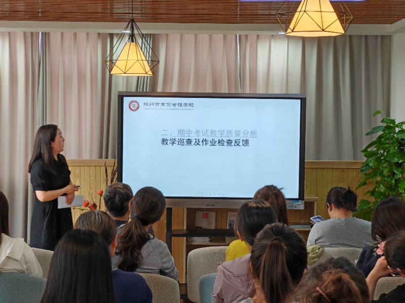 冉現(xiàn)娟進(jìn)行期中考試教學(xué)質(zhì)量分析.jpg